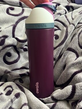 Owalo Plum FreeSip Water Bottle🍇